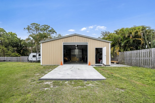 2103 SE Meadowbrook Rd, Stuart, FL 34997 - view of outdoor structure featuring an outdoor structure and a fenced backyard