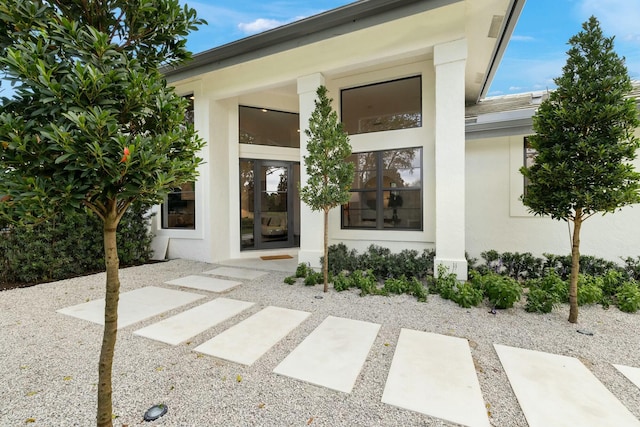 entrance to property with stucco siding