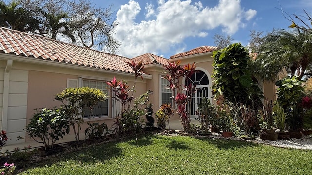 mediterranean / spanish house featuring a front lawn