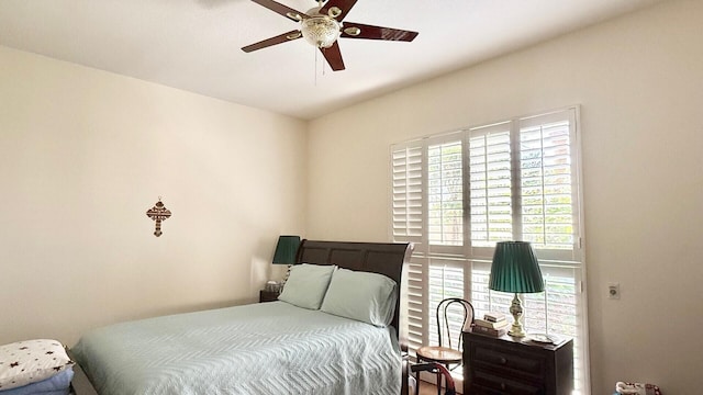 bedroom with ceiling fan