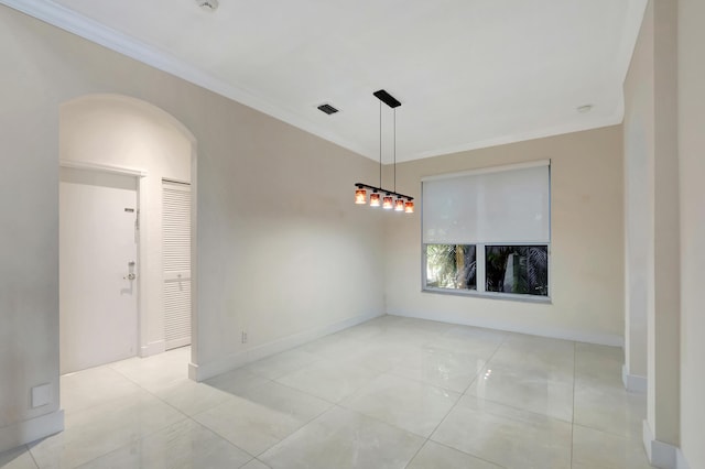 spare room with arched walkways, baseboards, visible vents, and crown molding