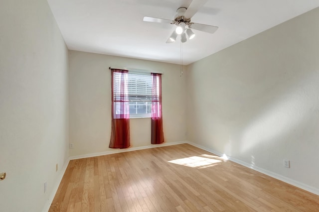 unfurnished room featuring light wood-style floors, baseboards, and a ceiling fan