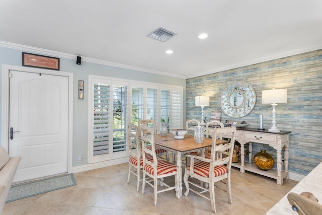 dining space featuring visible vents, recessed lighting, baseboards, and ornamental molding