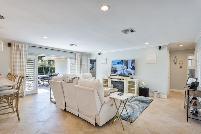living area featuring visible vents, recessed lighting, crown molding, and baseboards