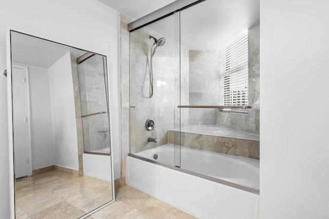 bathroom with enclosed tub / shower combo