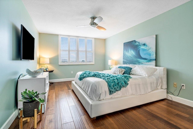 bedroom featuring a textured ceiling, dark hardwood / wood-style floors, and ceiling fan