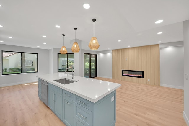 303 Sea Oats Dr Unit D, Juno Beach, FL 33408 - kitchen featuring a sink, light wood-style floors, open floor plan, dishwasher, and recessed lighting