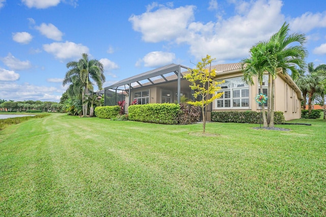 view of front of home featuring a lanai, a front lawn, and stucco siding