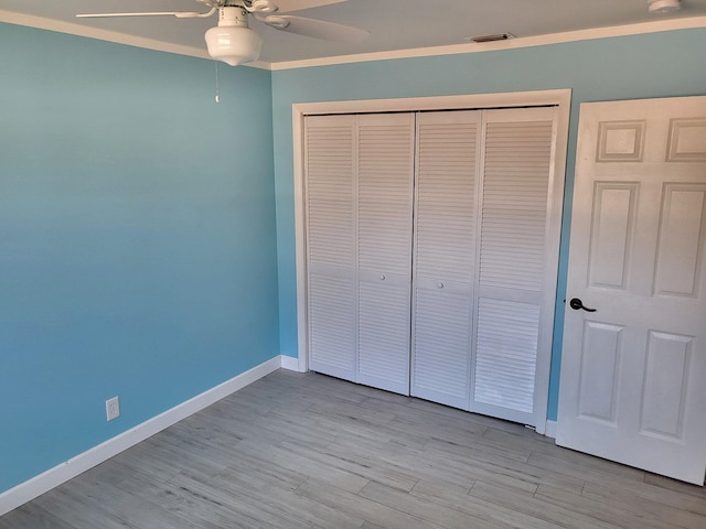 unfurnished bedroom with baseboards, visible vents, a ceiling fan, light wood-style flooring, and a closet