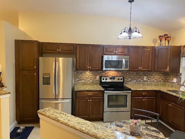 kitchen with pendant lighting, backsplash, appliances with stainless steel finishes, an inviting chandelier, and lofted ceiling