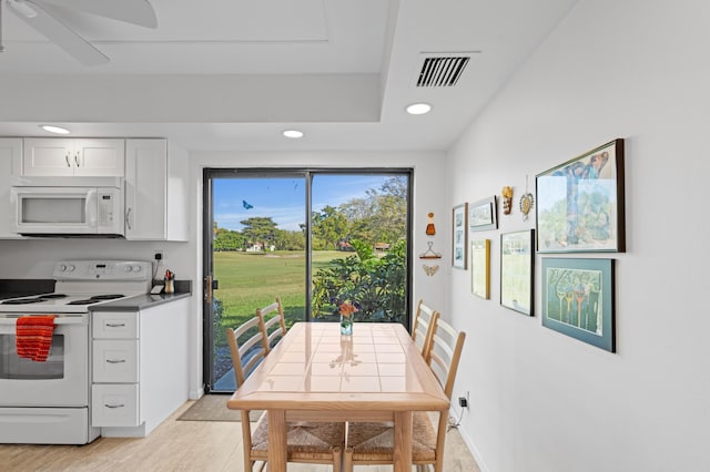 dining area featuring light wood finished floors, baseboards, visible vents, and recessed lighting