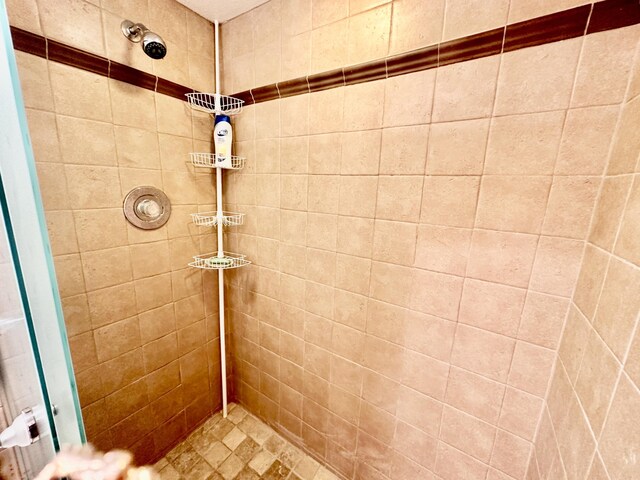 full bath featuring tiled shower