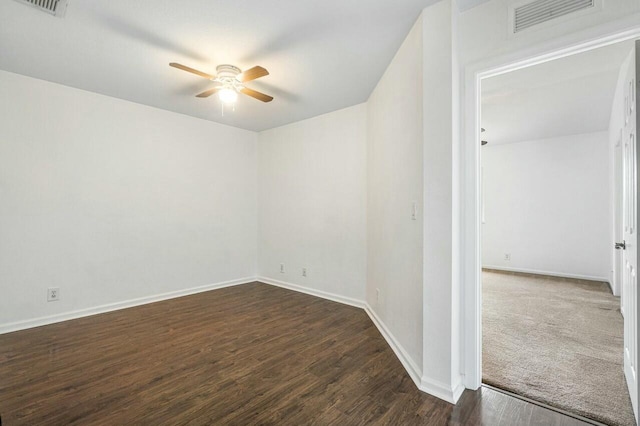 unfurnished room with dark wood-type flooring and ceiling fan