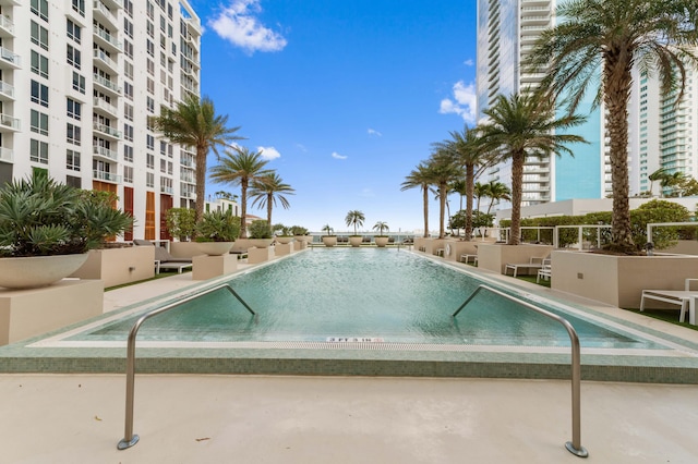 view of swimming pool