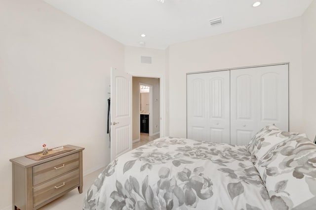 bedroom with visible vents, a closet, and recessed lighting