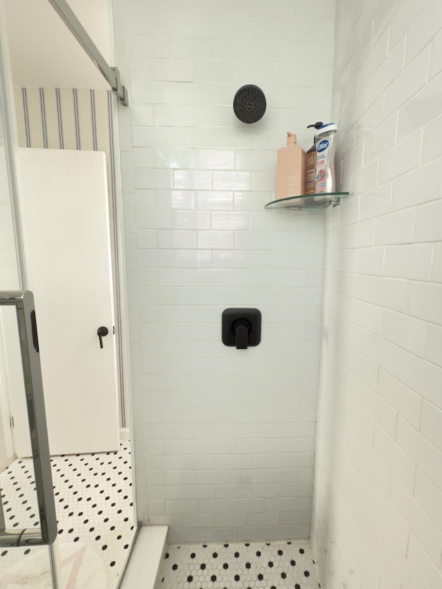 full bathroom featuring a stall shower