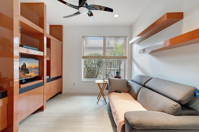living area featuring recessed lighting, ceiling fan, light wood-style flooring, and baseboards