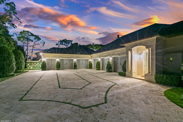 view of front facade featuring a garage, driveway, and stucco siding