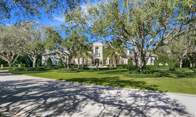 view of front of house featuring a front lawn