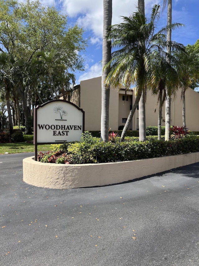 view of community / neighborhood sign