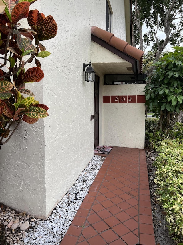 property entrance with stucco siding