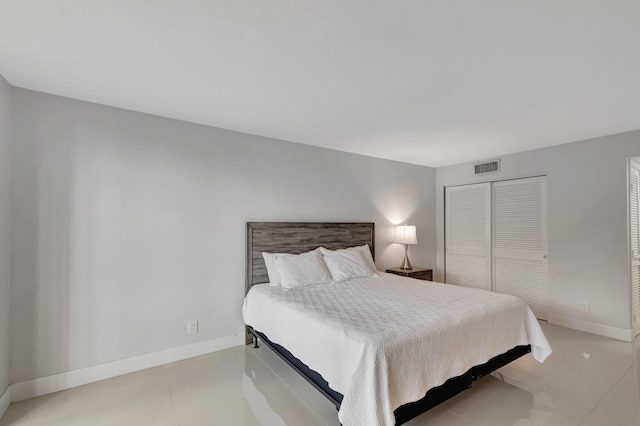 bedroom featuring visible vents and baseboards