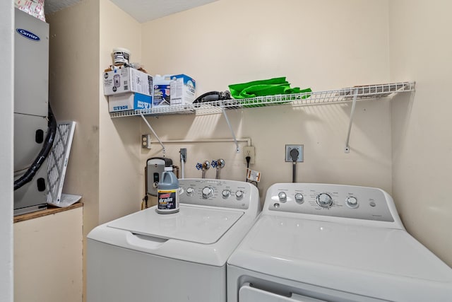 washroom with laundry area and independent washer and dryer