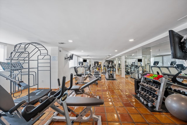 exercise room featuring visible vents and recessed lighting