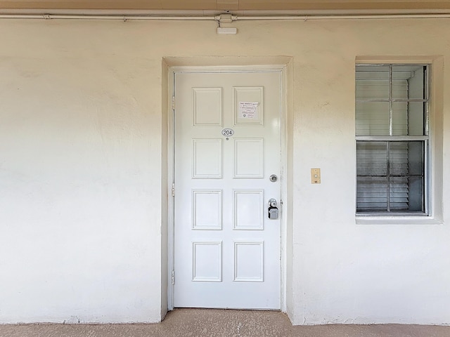 view of exterior entry featuring stucco siding