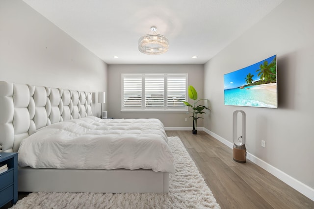 bedroom featuring light wood-style floors, baseboards, and recessed lighting