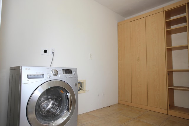 clothes washing area featuring light tile patterned floors, laundry area, and washer / dryer