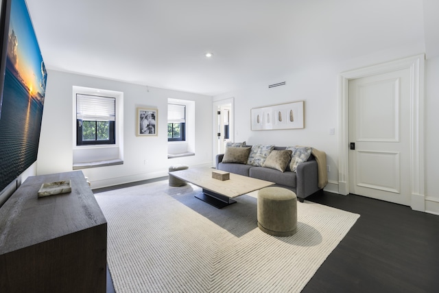 living room featuring dark wood-style floors, recessed lighting, and baseboards