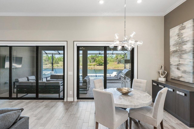 dining room with recessed lighting, light wood-style floors, ornamental molding, a chandelier, and baseboards