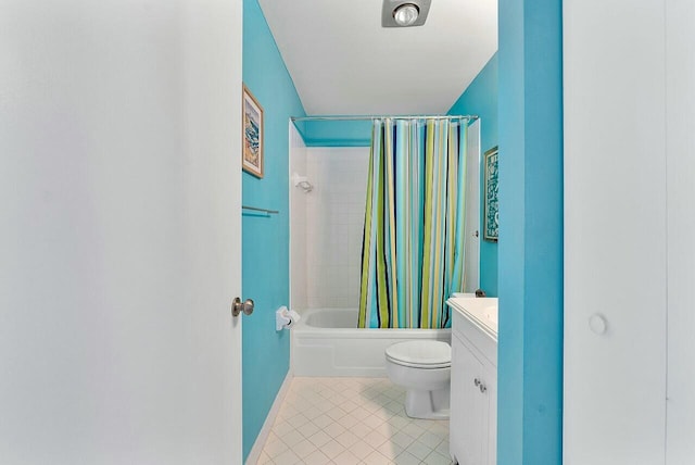 8202 Ambach Way, Hypoluxo, FL 33462 - bathroom featuring toilet, tile patterned flooring, vanity, shower / bathtub combination with curtain, and baseboards