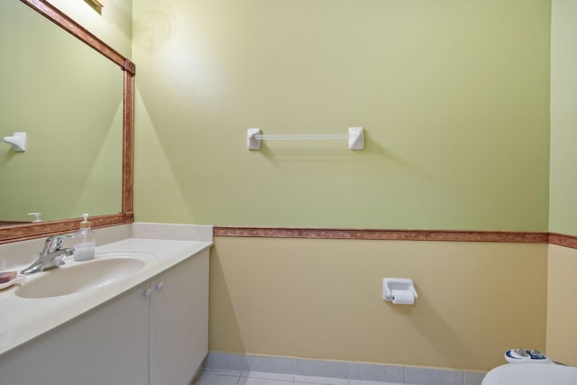 half bathroom featuring toilet and vanity