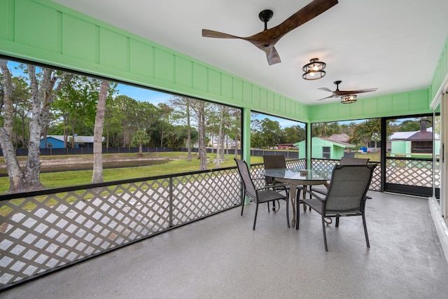 sunroom / solarium with ceiling fan