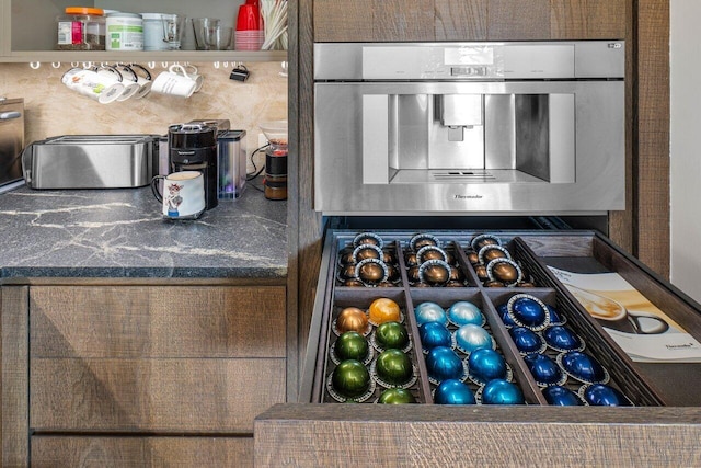 kitchen with backsplash