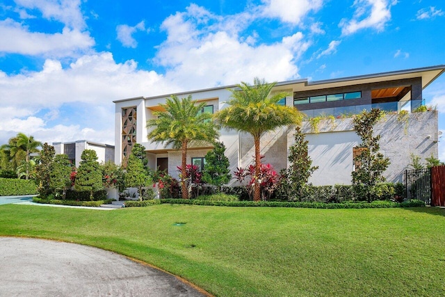 view of front of property featuring a front yard and stucco siding