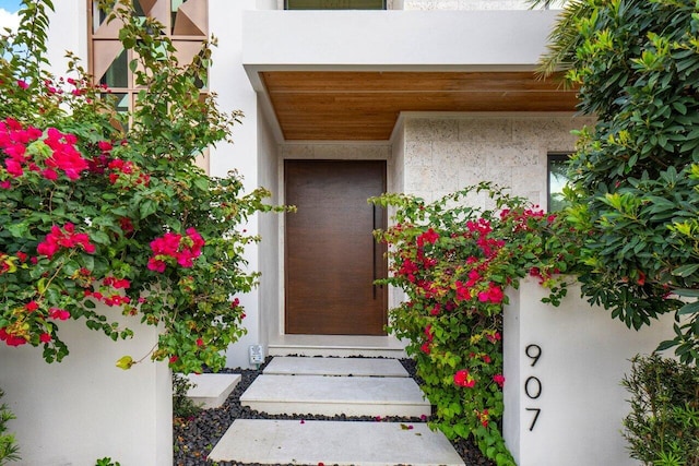 property entrance featuring stucco siding