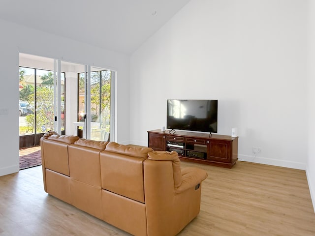 living area with light wood-type flooring and baseboards