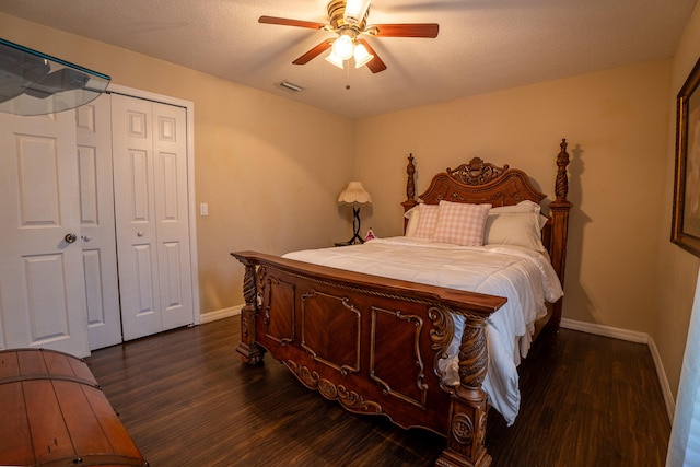 bedroom with dark wood-style floors, a ceiling fan, visible vents, and baseboards