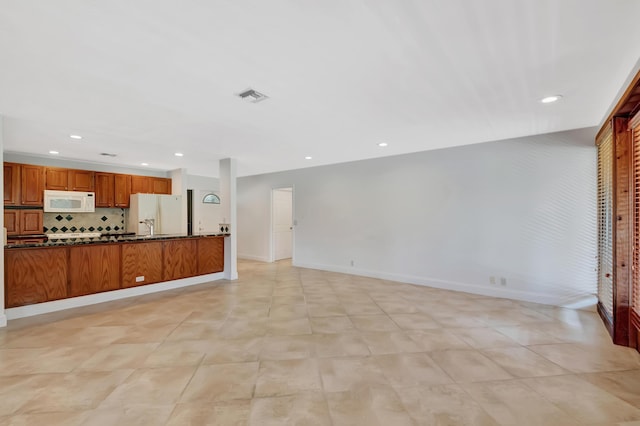 unfurnished living room featuring recessed lighting, visible vents, and baseboards