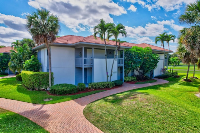 exterior space featuring a lawn