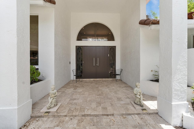 entrance to property with stucco siding