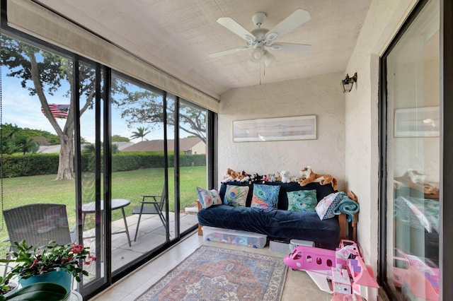 sunroom / solarium with ceiling fan