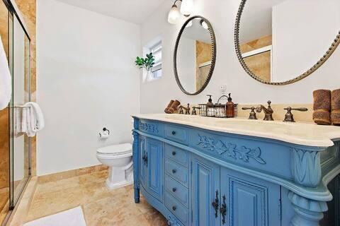 bathroom featuring a stall shower, vanity, toilet, and baseboards