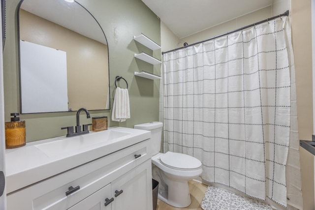 bathroom featuring a shower with shower curtain, vanity, and toilet