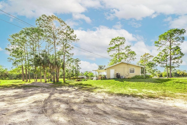 view of side of property featuring a yard