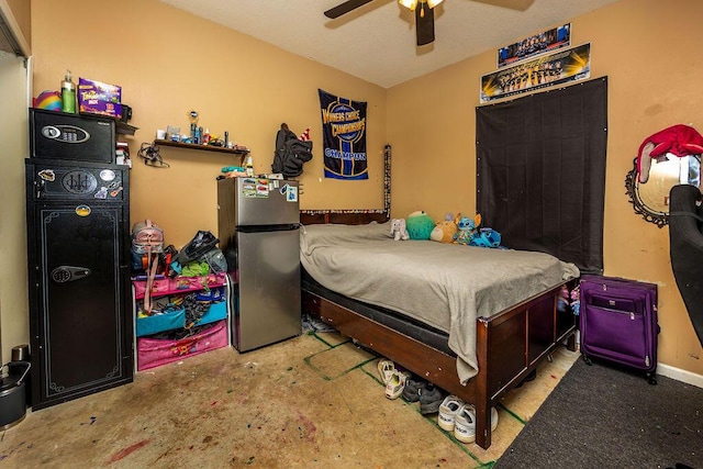 bedroom featuring baseboards, freestanding refrigerator, and a ceiling fan