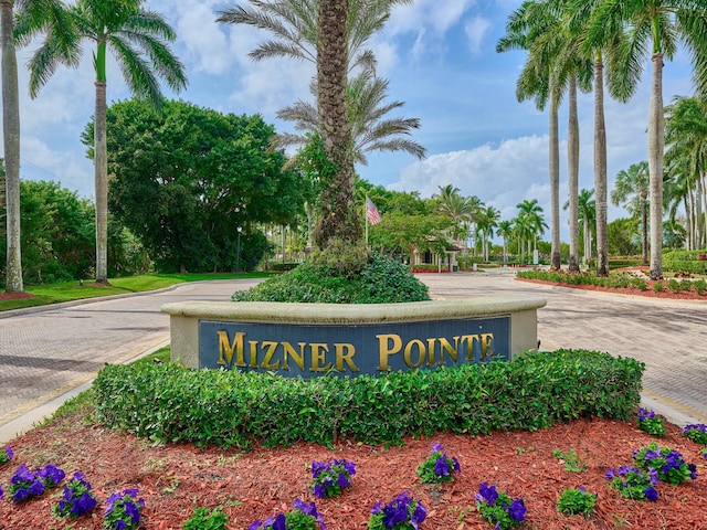 view of community / neighborhood sign